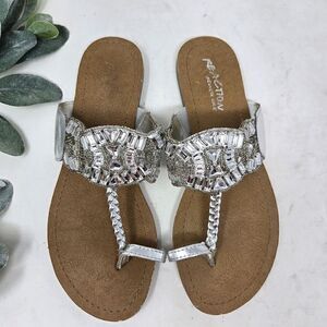 REACTION Kenneth Cole Silver Rhinestone Bling Thong Sandals 7M